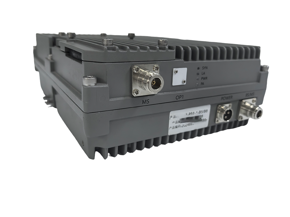  保城镇三频手机信号接收器2000㎡